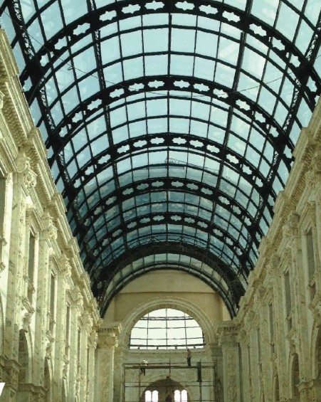 أسطح الزجاجية الهيكلية (سكايلايت)