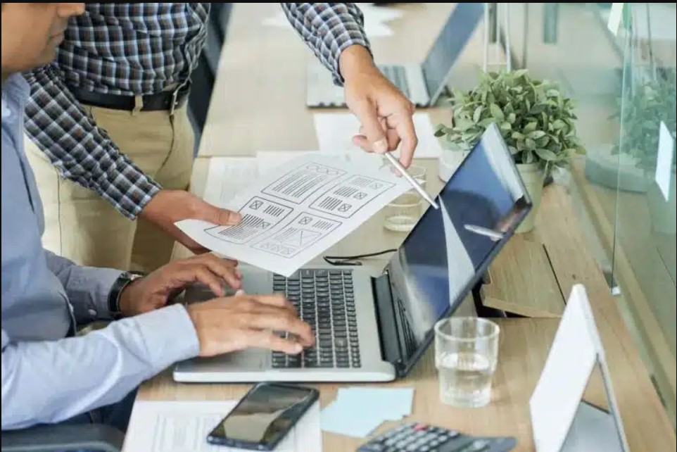 الاستشارات الفنية والتشغيلية لحلول صناعية فعالة